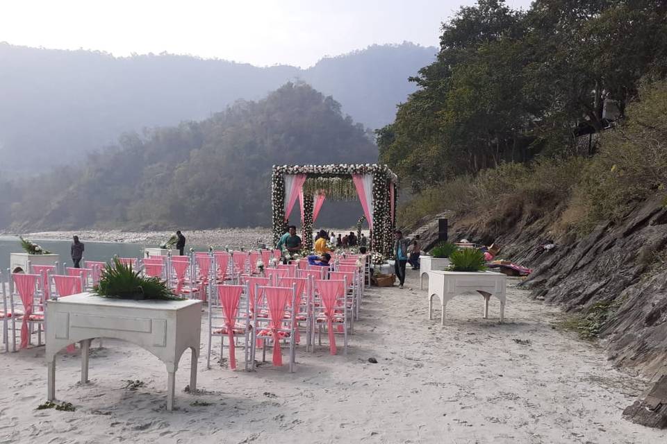 beach-wedding-2_15_369080-162287674316601